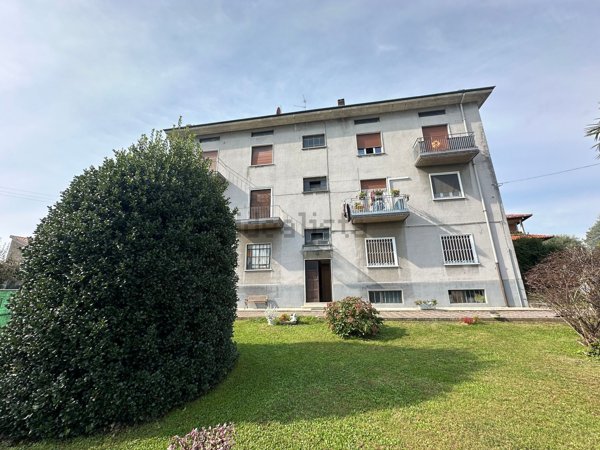 appartamento in vendita a Lomazzo in zona Manera