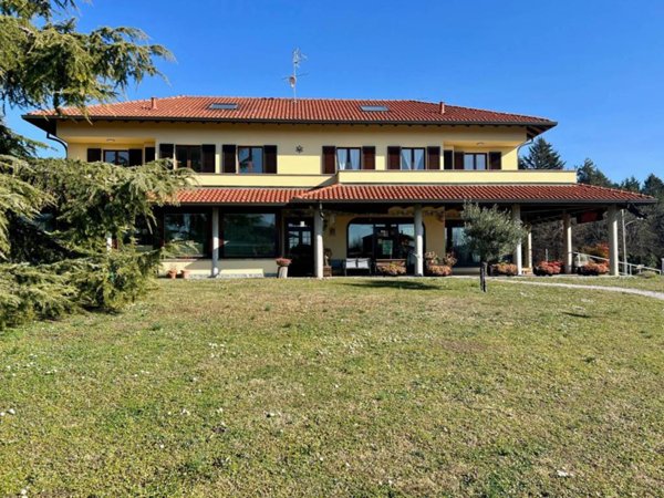 negozio in vendita a Longone al Segrino