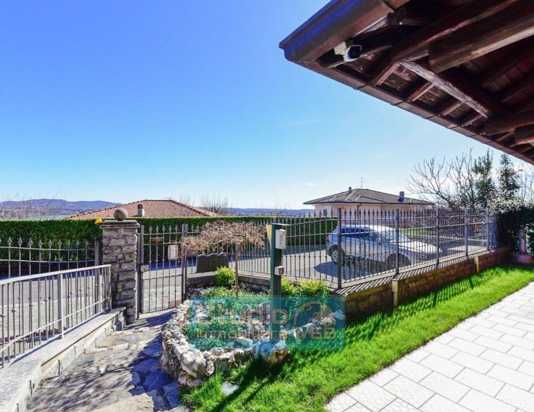 casa indipendente in vendita a Longone al Segrino