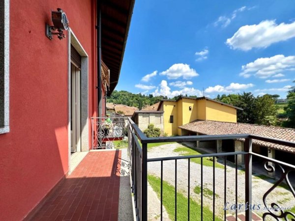 appartamento in vendita a Longone al Segrino