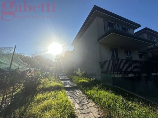 casa indipendente in vendita a Longone al Segrino