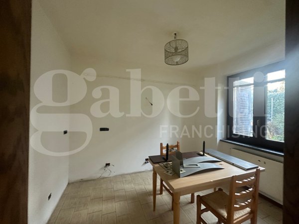 casa indipendente in vendita a Longone al Segrino