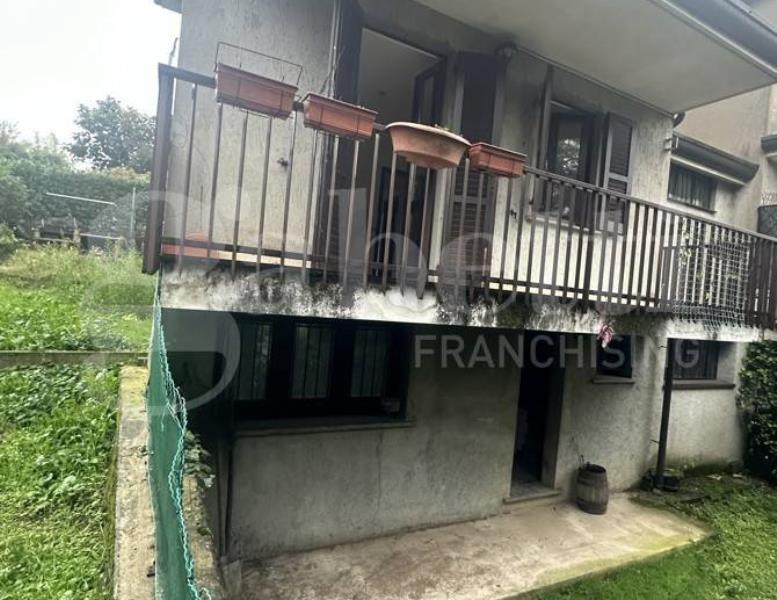 casa indipendente in vendita a Longone al Segrino