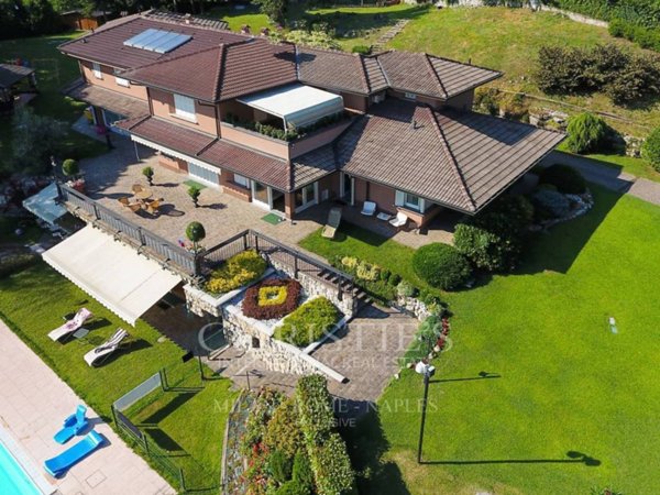 casa indipendente in vendita a Longone al Segrino