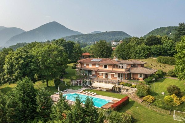 casa indipendente in vendita a Longone al Segrino