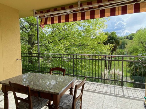 casa indipendente in vendita a Longone al Segrino