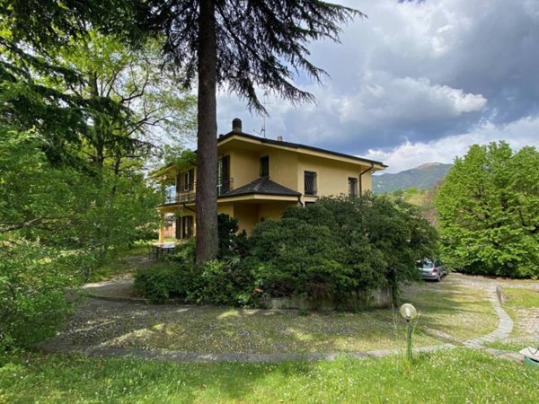 casa indipendente in vendita a Longone al Segrino