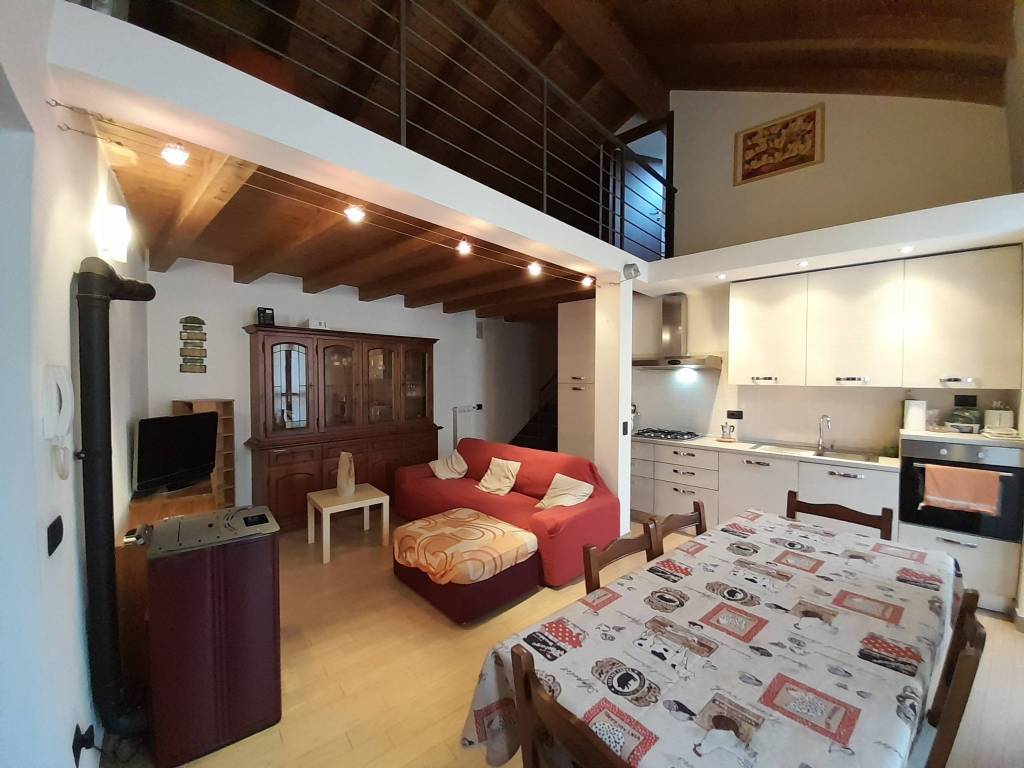 appartamento in vendita a Longone al Segrino