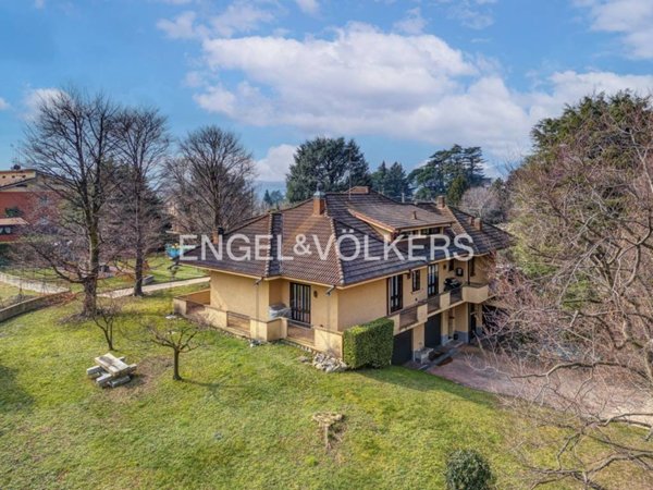 casa indipendente in vendita a Longone al Segrino