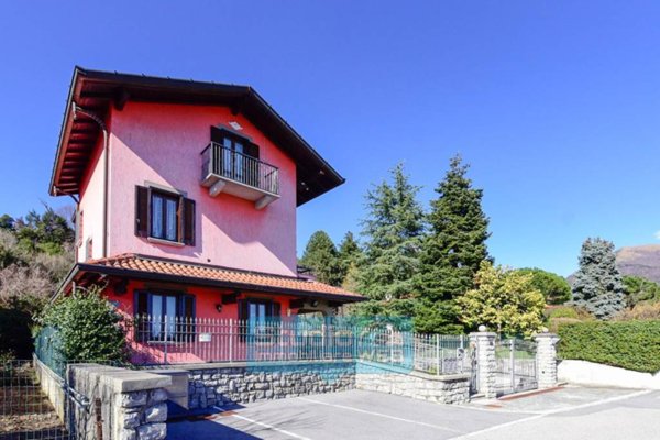 casa indipendente in vendita a Longone al Segrino