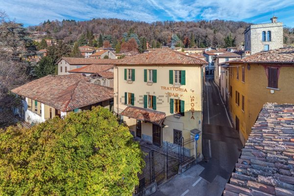 casa indipendente in vendita a Longone al Segrino
