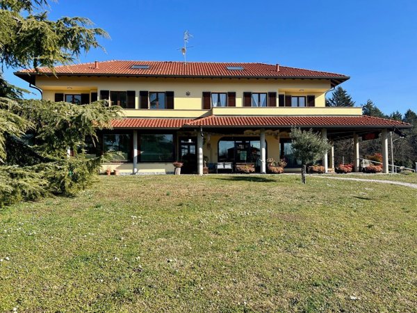 casa indipendente in vendita a Longone al Segrino