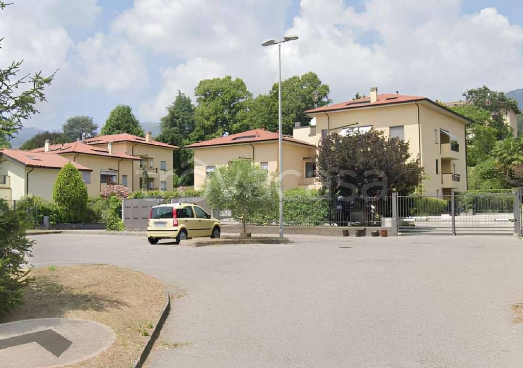 appartamento in vendita a Longone al Segrino