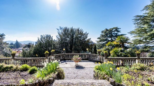 casa indipendente in vendita a Longone al Segrino
