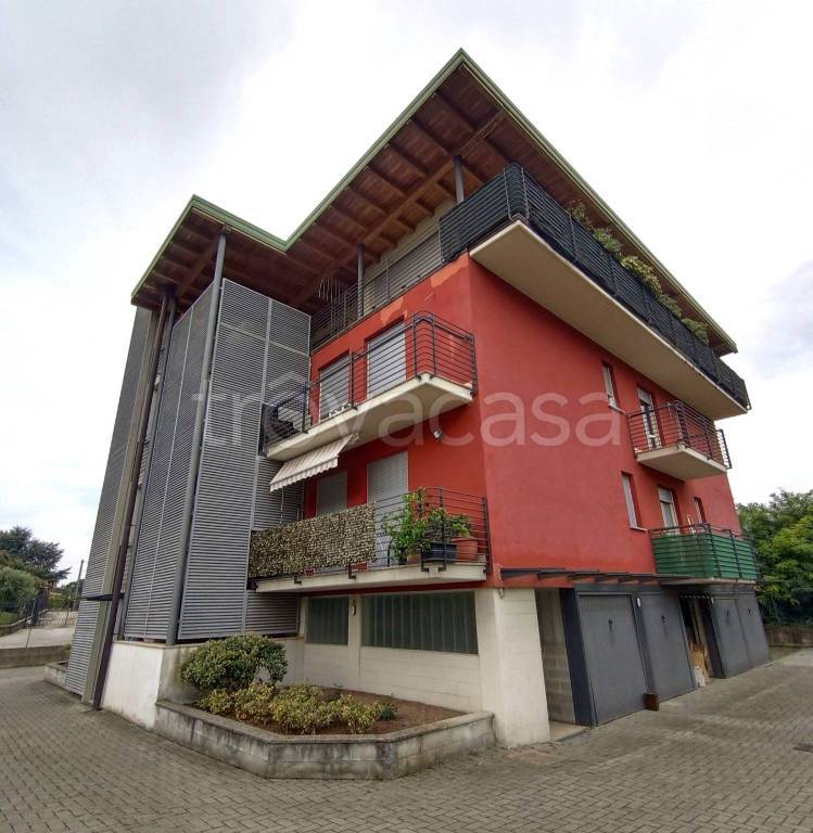 appartamento in vendita a Longone al Segrino