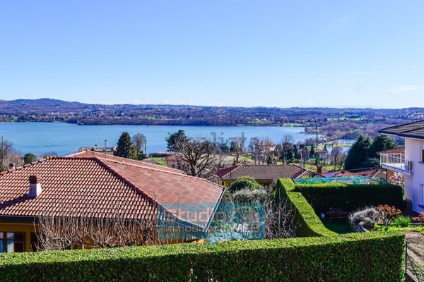 casa indipendente in vendita a Longone al Segrino