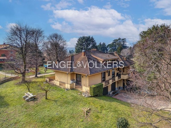 casa indipendente in vendita a Longone al Segrino