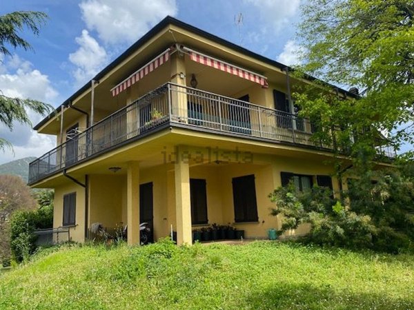 casa indipendente in vendita a Longone al Segrino