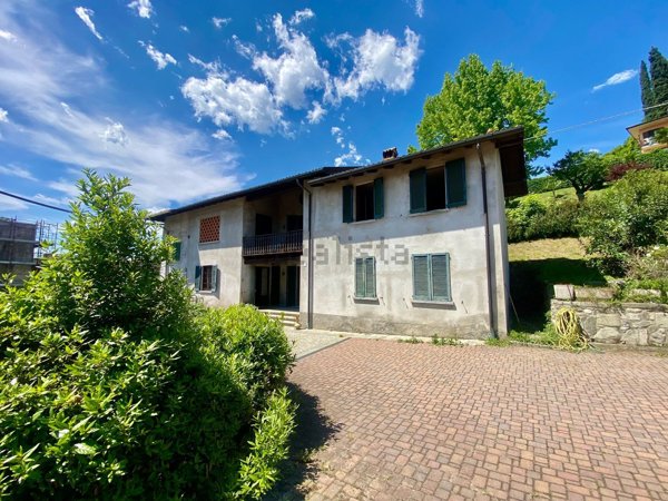 casa indipendente in vendita a Longone al Segrino