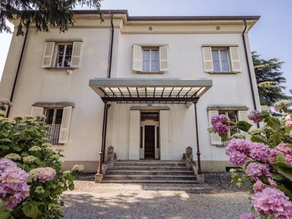 casa indipendente in vendita a Longone al Segrino