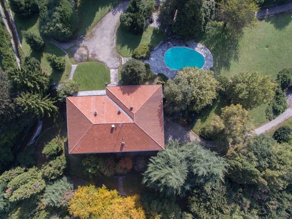 villa in vendita a Longone al Segrino