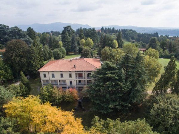 villa in vendita a Longone al Segrino