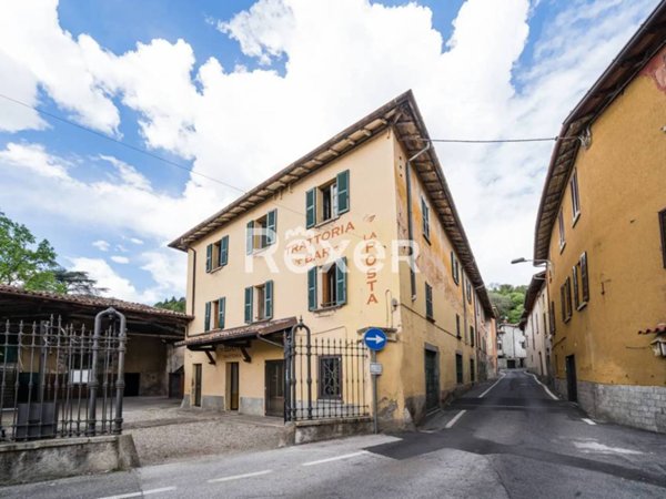 negozio in vendita a Longone al Segrino