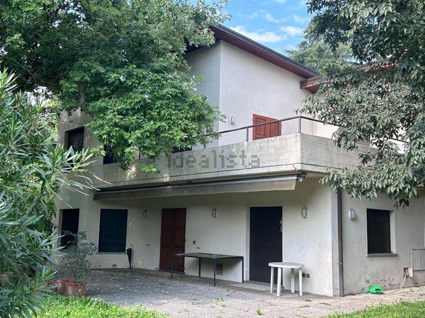 casa indipendente in vendita a Longone al Segrino