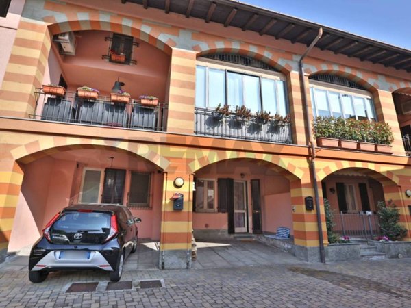 casa indipendente in vendita a Longone al Segrino in zona Morchiuso