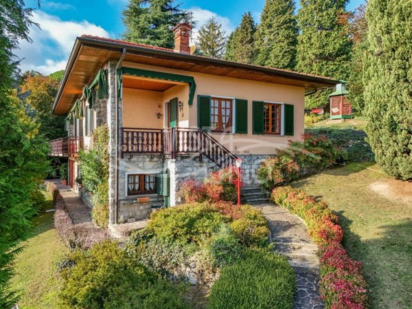 casa indipendente in vendita a Longone al Segrino