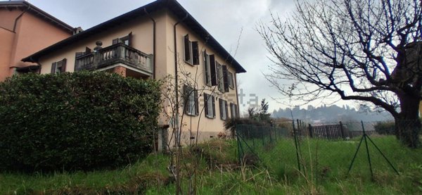 appartamento in vendita a Longone al Segrino