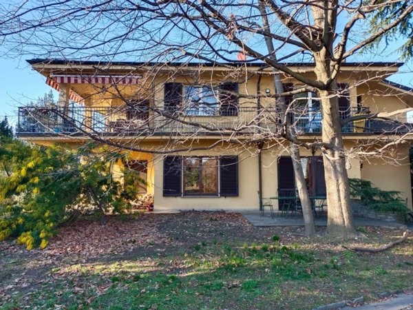 casa indipendente in vendita a Longone al Segrino