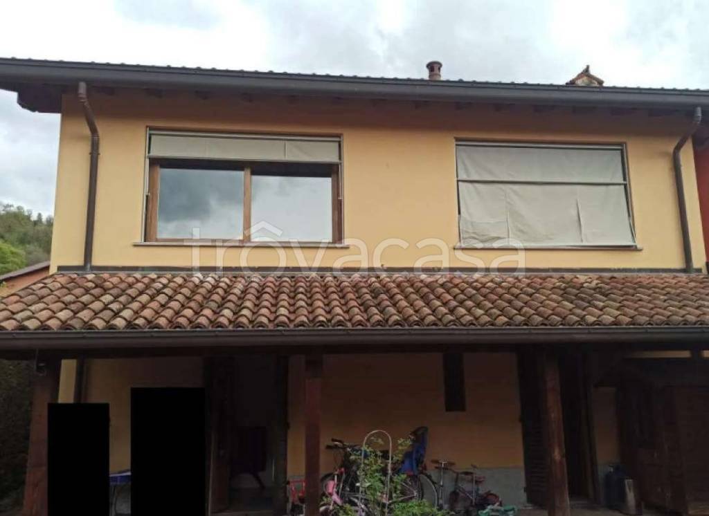 casa indipendente in vendita a Longone al Segrino