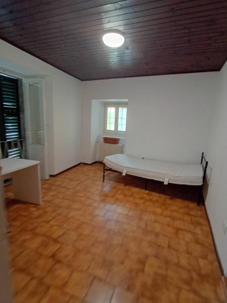 casa indipendente in vendita a Longone al Segrino in zona Morchiuso