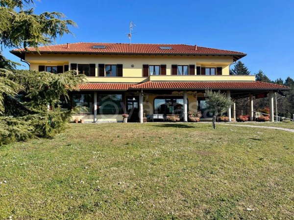 casa indipendente in vendita a Longone al Segrino in zona Morchiuso