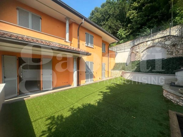 casa indipendente in vendita a Longone al Segrino in zona Morchiuso