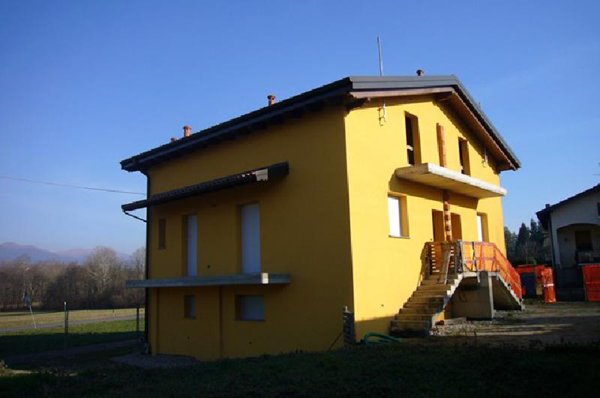 casa indipendente in vendita a Luisago