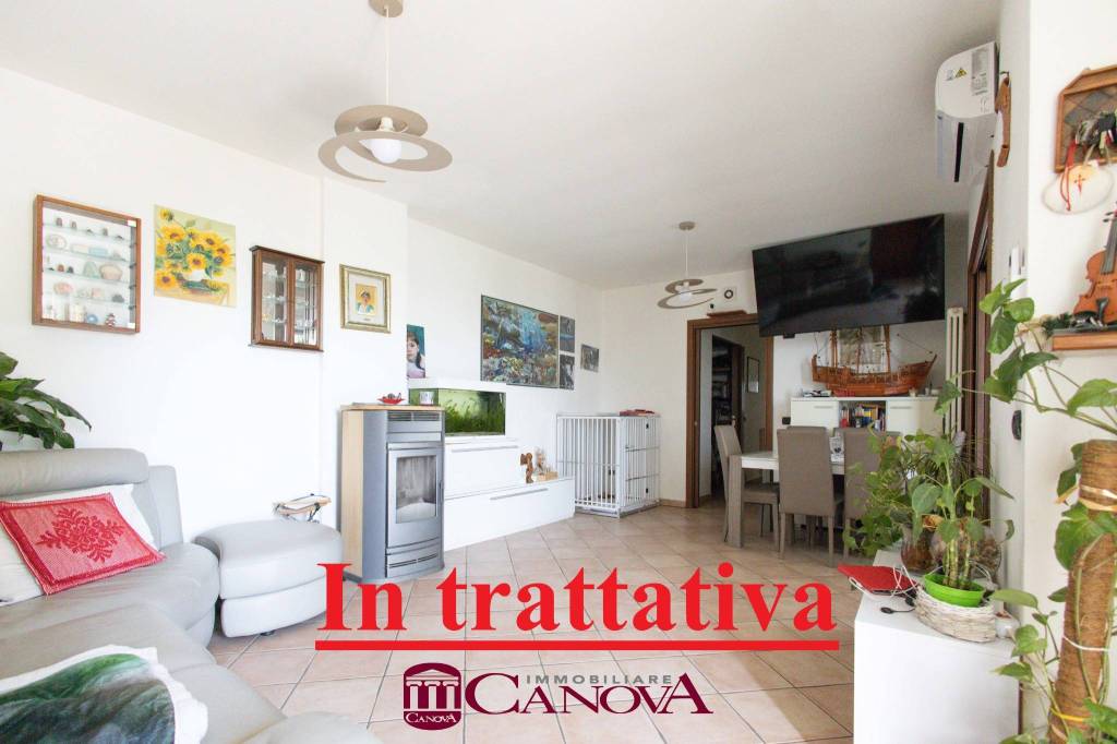 appartamento in vendita a Luisago