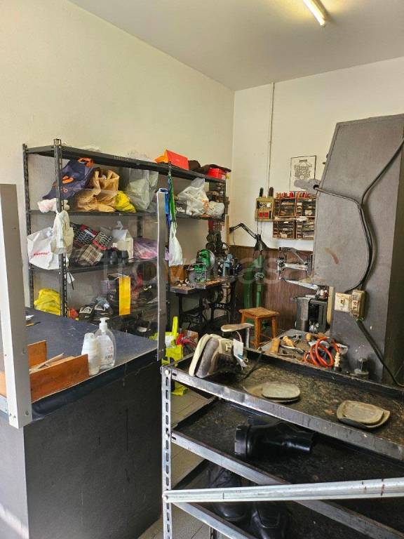 negozio in vendita a Luisago