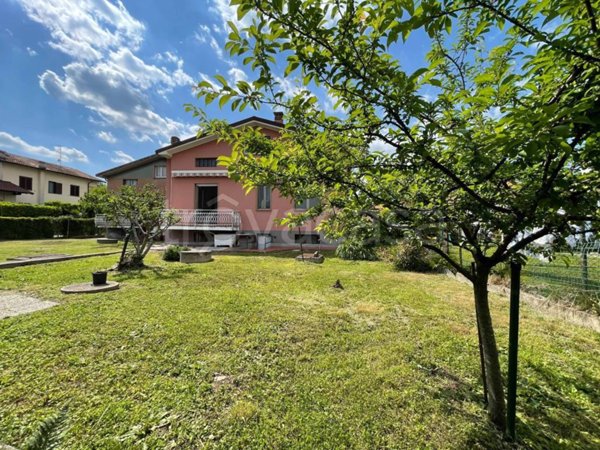 casa indipendente in vendita a Luisago in zona Portichetto