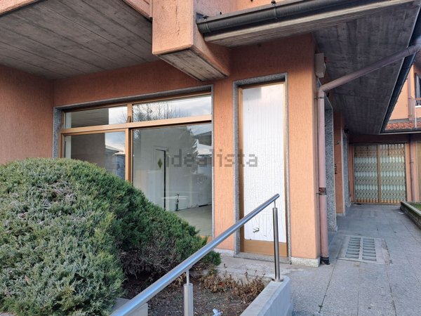 locale commerciale in vendita a Luisago