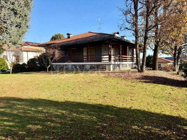 casa indipendente in vendita a Luisago