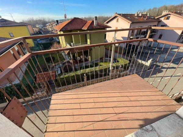 appartamento in vendita a Luisago in zona Portichetto