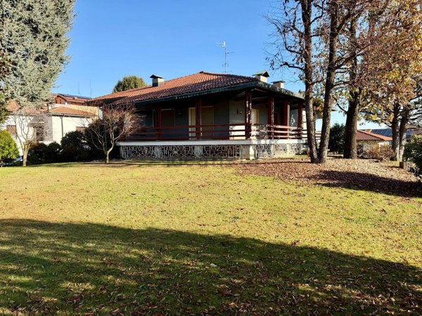 casa indipendente in vendita a Luisago