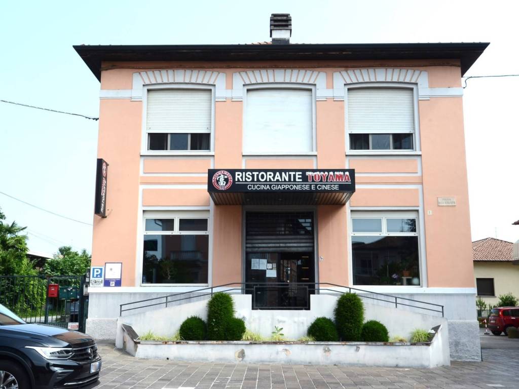 negozio in vendita a Luisago