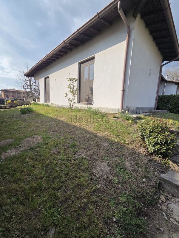 casa indipendente in vendita a Luisago