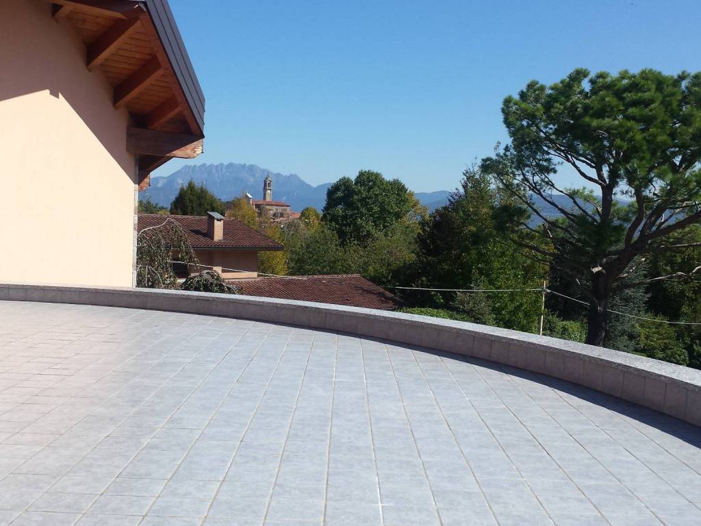 casa indipendente in vendita a Lurago d'Erba in zona Calpuno