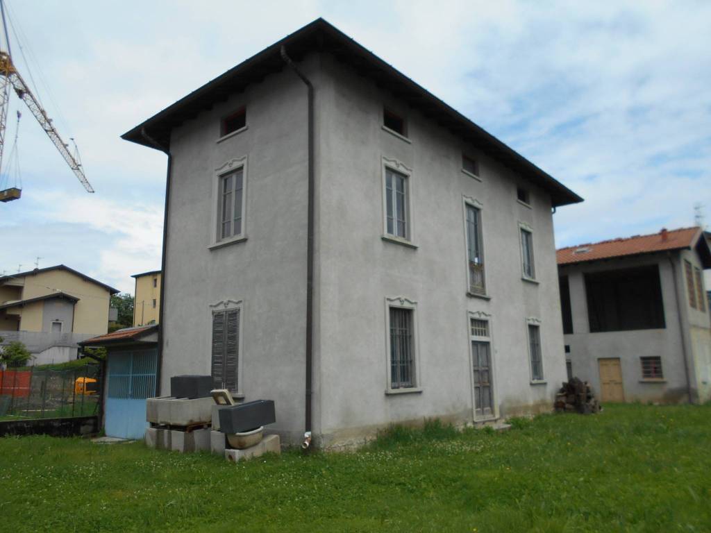 casa indipendente in vendita a Lurago d'Erba