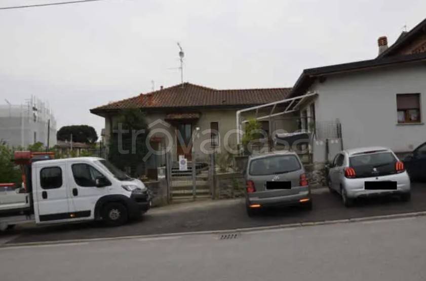 casa indipendente in vendita a Lurago d'Erba