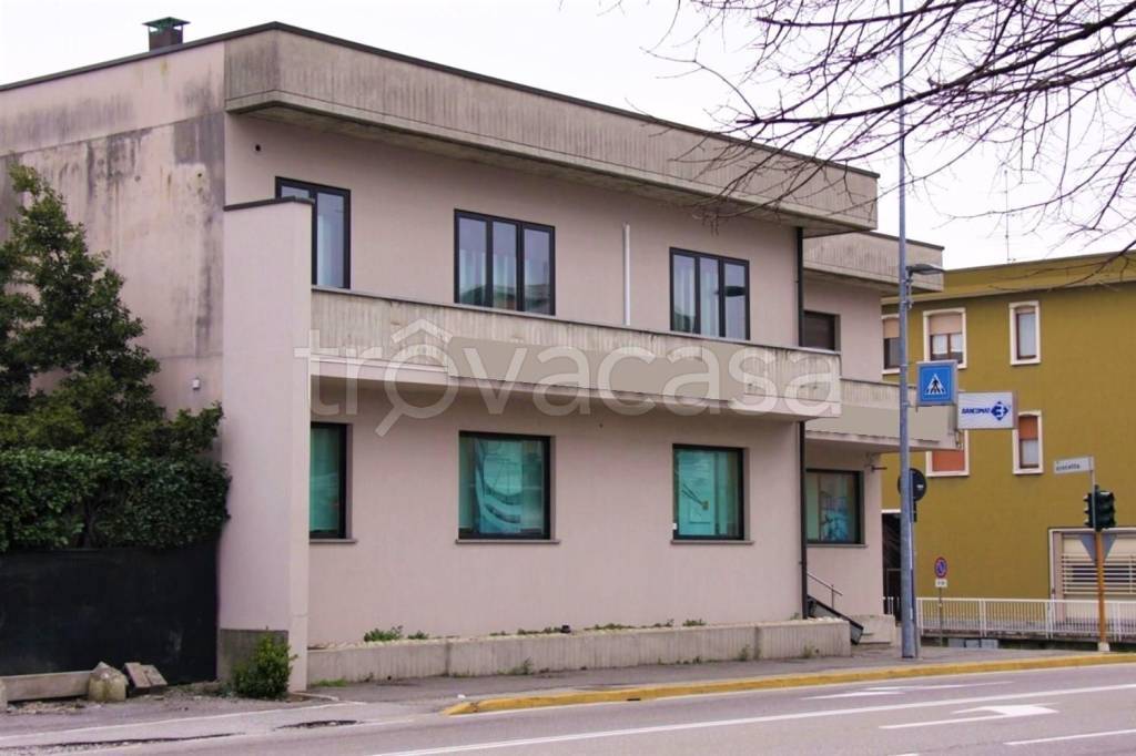 negozio in vendita a Lurago d'Erba